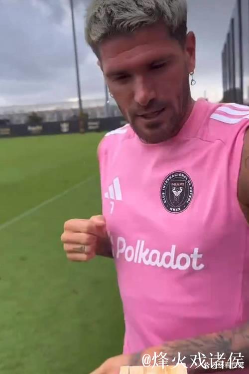 两脚传球让德保罗和梅西“接不到”,印度特伦甘纳邦部长爆红网络 两脚传球让德保罗和梅西“接不到”,印度特伦甘纳邦部长爆红网络